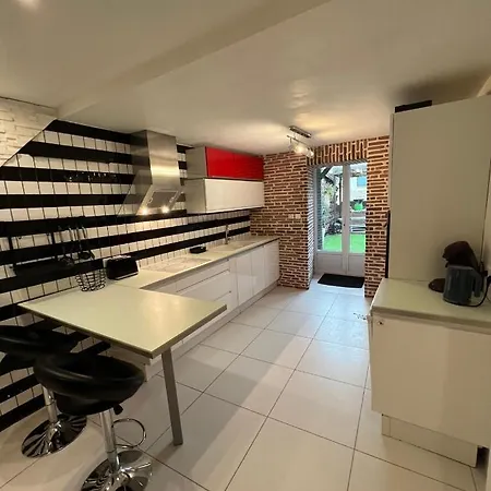 Holiday home Maison Plein Centre Ville Pont-Sainte-Maxence